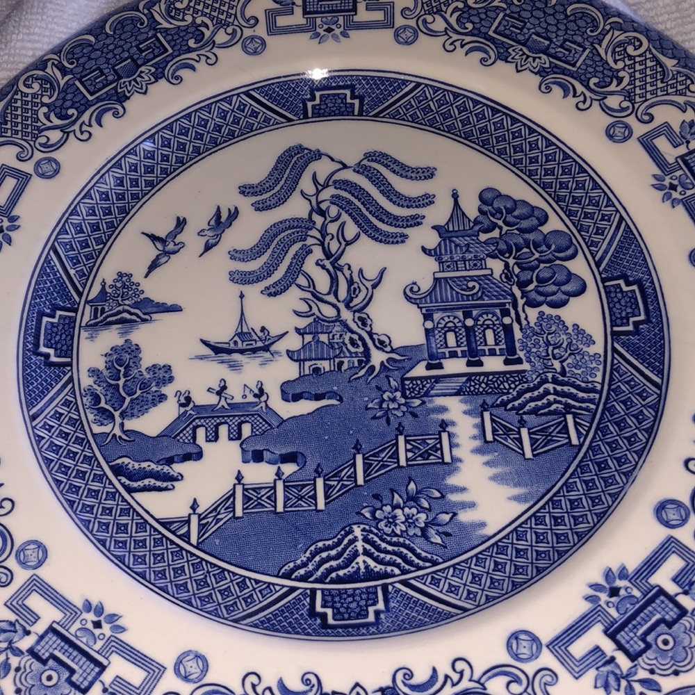 English Ironstone England Willow pattern blue & white plate vintage - Picture 2 of 5